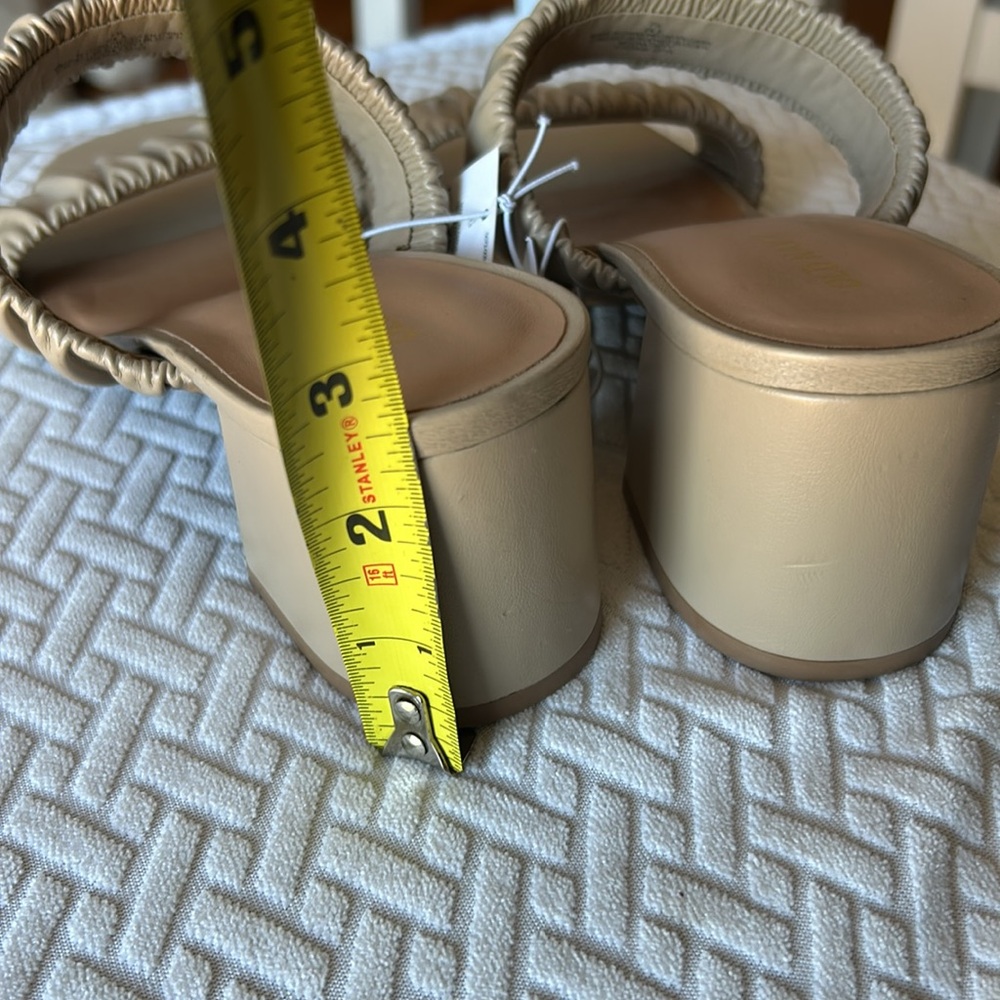 Old Navy Cream Ruched Sandals - Picture 5 of 6